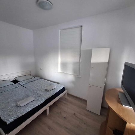 Vila Sarga311 Ueduelohaz Segedín Exteriér fotografie