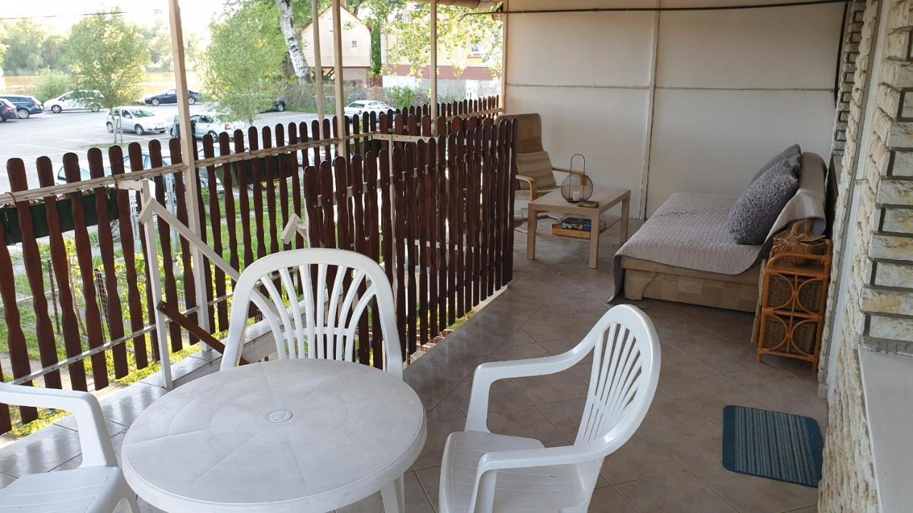Vila Sarga311 Ueduelohaz Segedín Exteriér fotografie