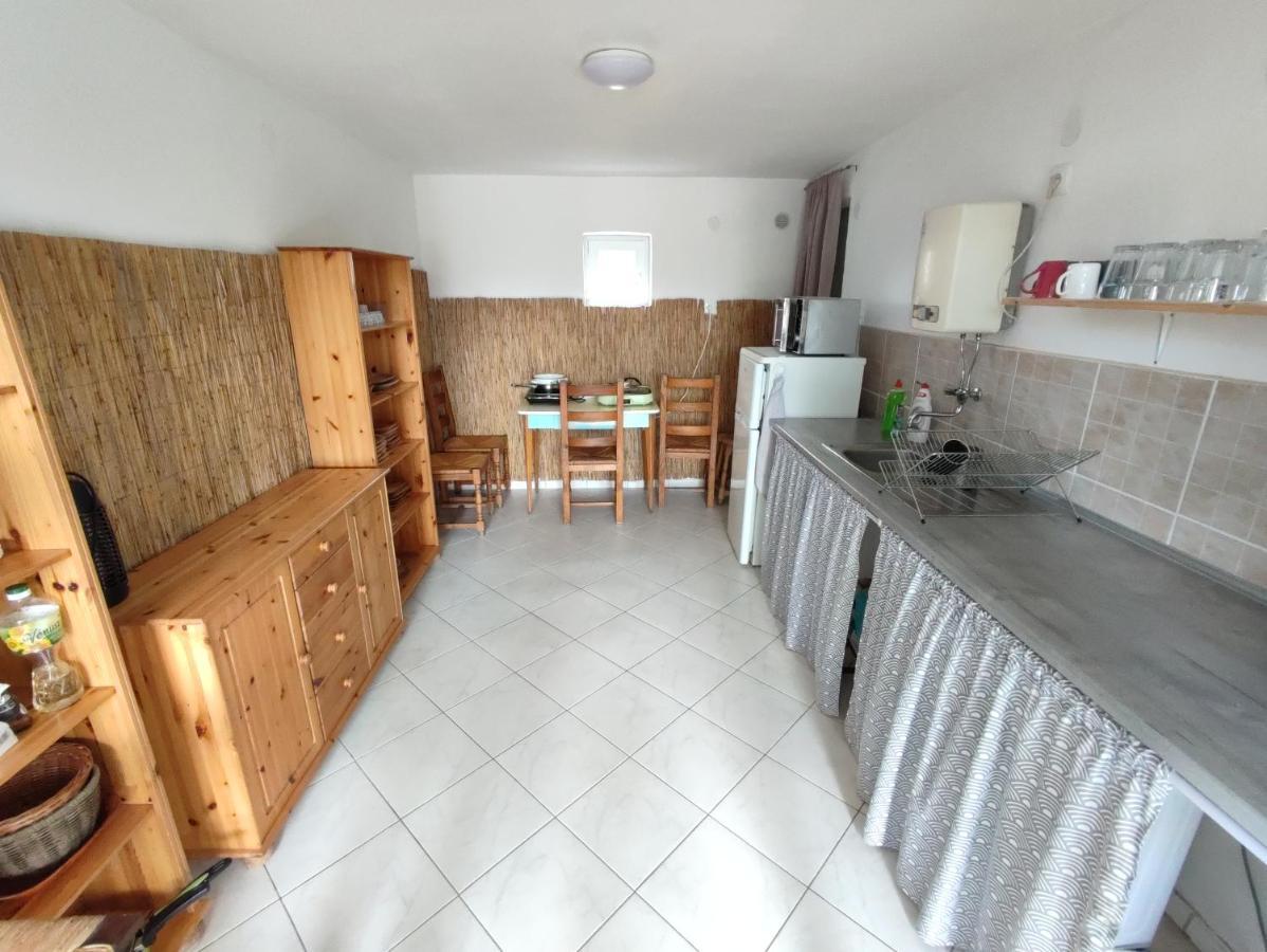Vila Sarga311 Ueduelohaz Segedín Exteriér fotografie