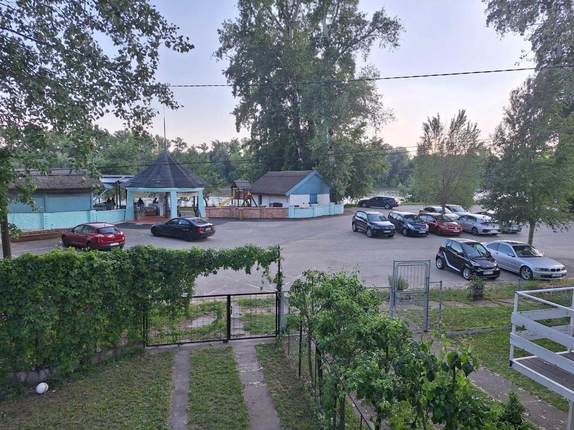 Vila Sarga311 Ueduelohaz Segedín Exteriér fotografie